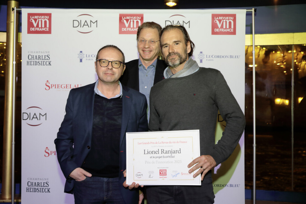 Prix de l'innovation 2023 de la Revue du Vin de France pour le projet "EcoVitiSol"​